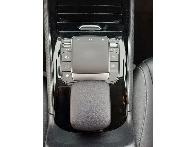 Mercedes-Benz GLB 200 Premium Plus 2022 Benzine 25