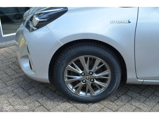 Toyota Yaris 1.5 VVT-i Dynamic Hybrid. "Sale" 2018 Benzine 6