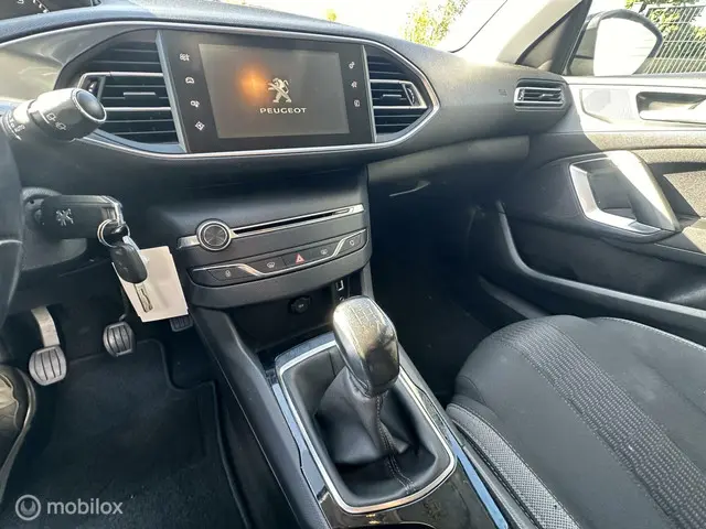 Peugeot 308 SW 1.2 PureTech Style 2015 Benzine 12