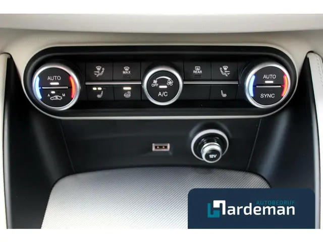 Alfa Romeo Stelvio 2.0 T AWD Veloce Carplay 2021 Benzine 14