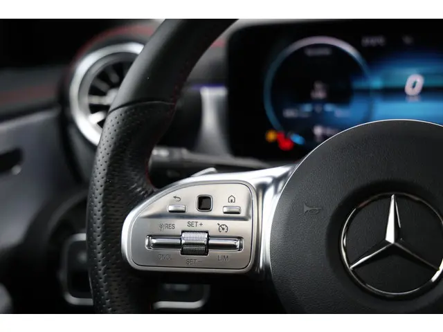 Mercedes-Benz CLA 200 164PK AMG Night Aut. 2020 Benzine 39