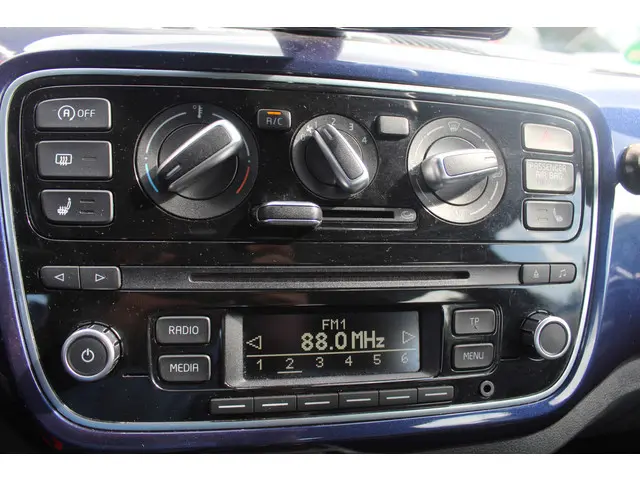 Volkswagen up! 1.0 CLUB high up! BlueMotion 2015 Benzine 19
