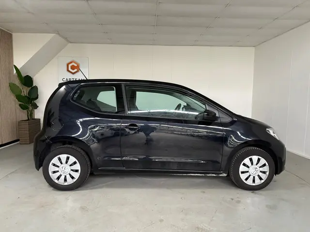 Volkswagen up! 1.0 BMT high up! Airco 2017 Benzine 8