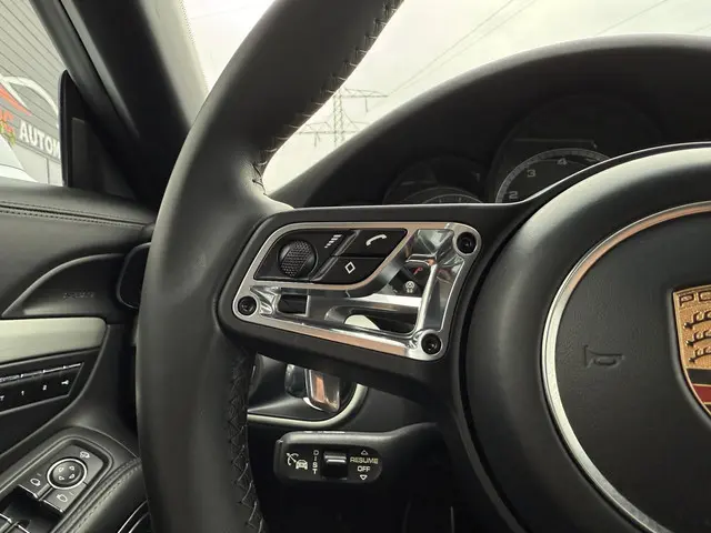 Porsche 911 Cabrio 3.8 Turbo Cabrio 2016 Benzine 24