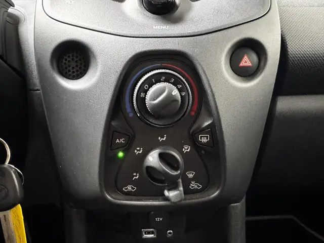 Toyota Aygo 1.0 VVT-i x-now 5-Drs 2017 Benzine 19