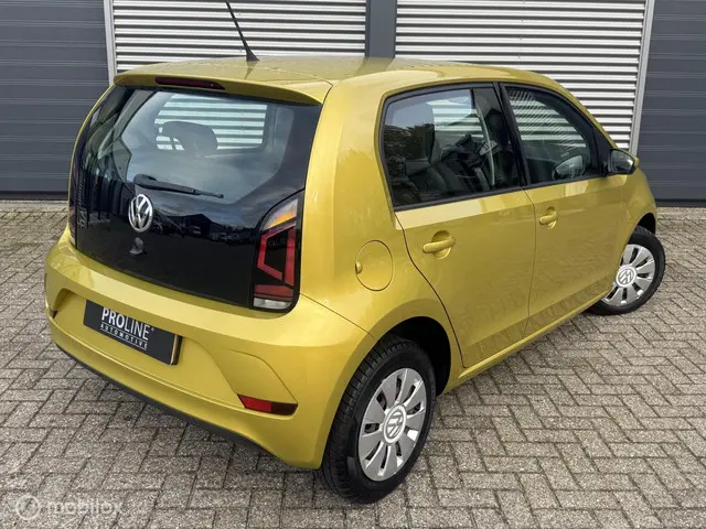 Volkswagen up! 1.0 BMT high up! 2017 Benzine 2
