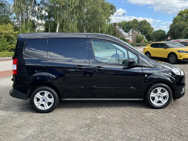 Ford Transit Courier 1.0 Limited EcoBoost S&S 2023 Benzine 7
