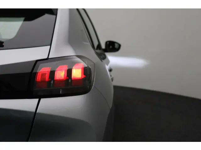 Peugeot 208 1.2 PureTech Active 2020 Benzine 28