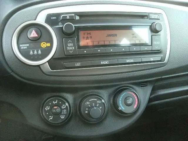 Toyota Yaris 1.3 VVT-i Aspiration / Airco 2013 Benzine 12