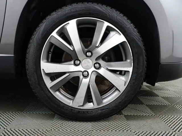 Peugeot 2008 1.2 PureTech Féline- 2016 Benzine 24