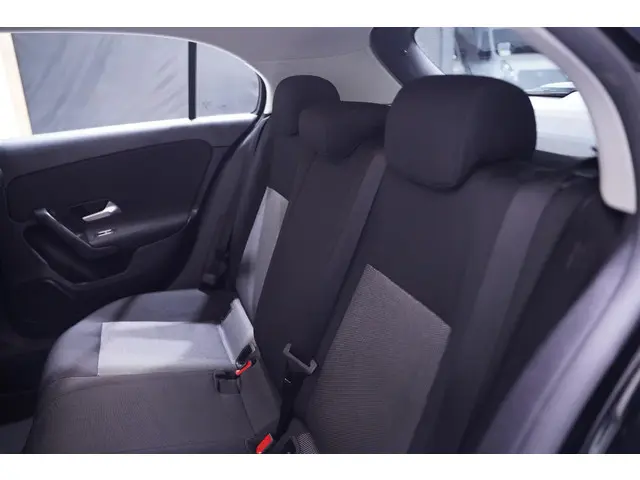 Mercedes-Benz A-Klasse 180d Design 2021 Diesel 31