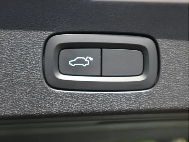 Volvo V60 2.0 T4 R-Design 2020 Benzine 21