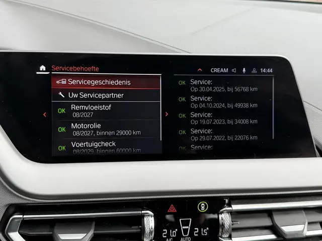 BMW 1 Serie 118i Executive Edition 2020 Benzine 23