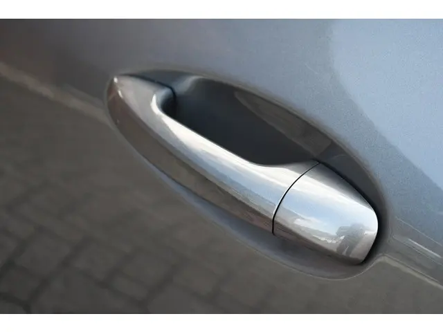 Mercedes-Benz E-Klasse Coupé 200 AMG Line 2020 Benzine 59