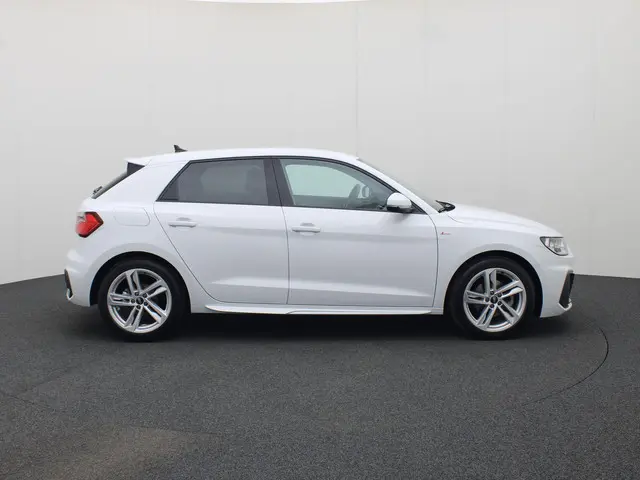 Audi A1 Sportback 35 TFSI/150PK S Line 2021 Benzine 3