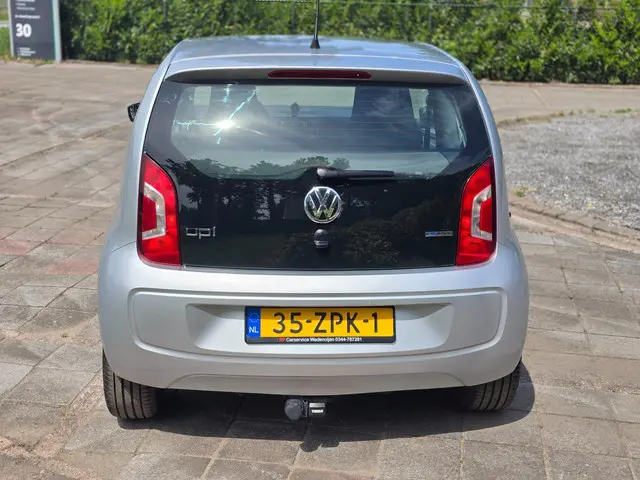 Volkswagen up! 1.0 high up! BlueMotion 2013 Benzine 6
