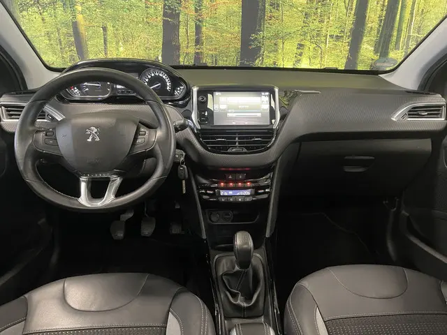 Peugeot 2008 1.2 PureTech Féline 2015 Benzine 10