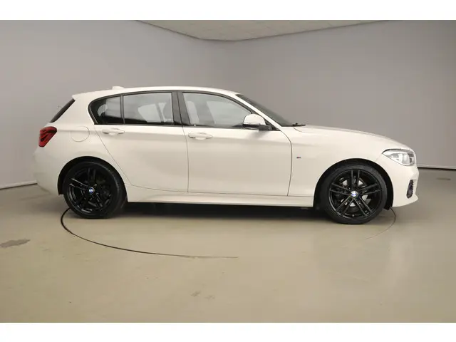 BMW 1 Serie 118i 2019 Benzine 4