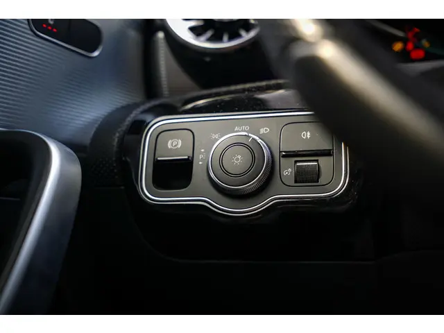 Mercedes-Benz A-Klasse 250 Premium Plus 2018 Benzine 24