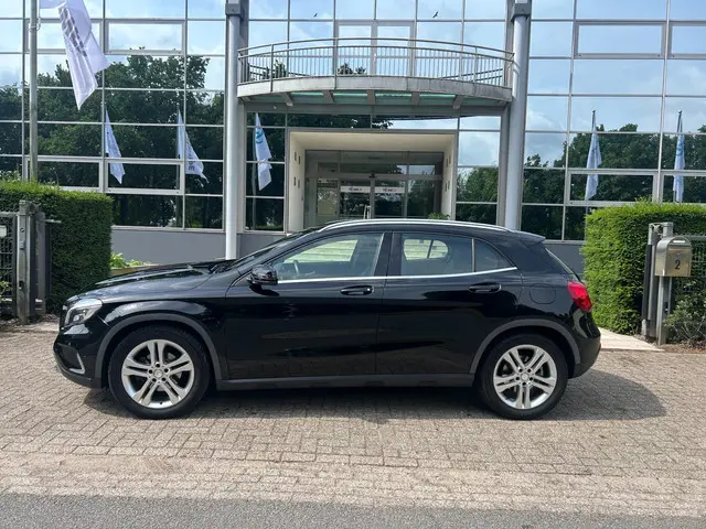 Mercedes-Benz GLA 2