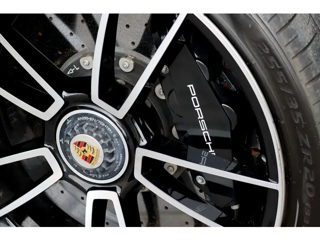 Porsche 911 992 Cabrio 3.8 Turbo S | 2023 Benzine 35