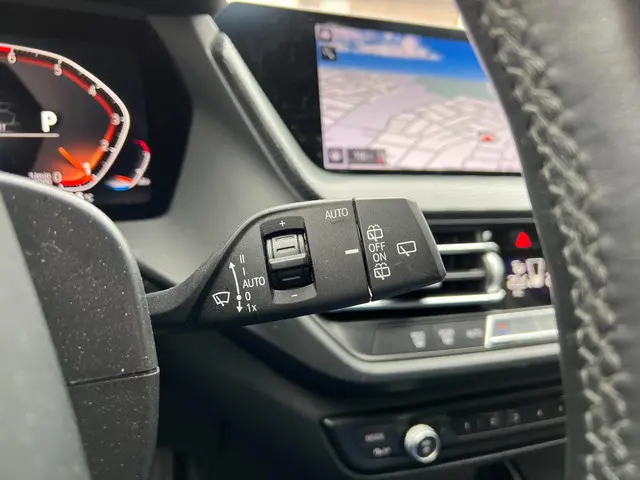 BMW 1 Serie 118i Executive Edition 2020 Benzine 14