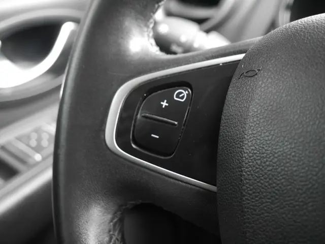 Renault Clio Estate 0.9 TCe Limited 2017 Benzine 16