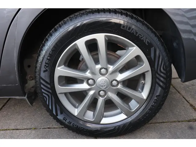 Toyota Yaris 1.3 VVT-i Aspiration, 2015 Benzine 7