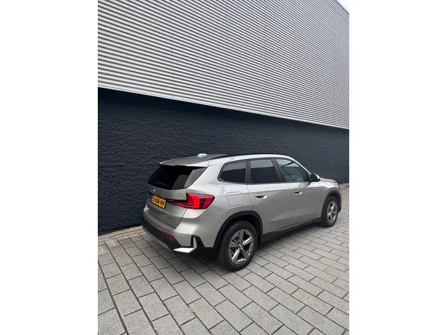 BMW X1 XDrive25e 2024 Hybride Benzine 11