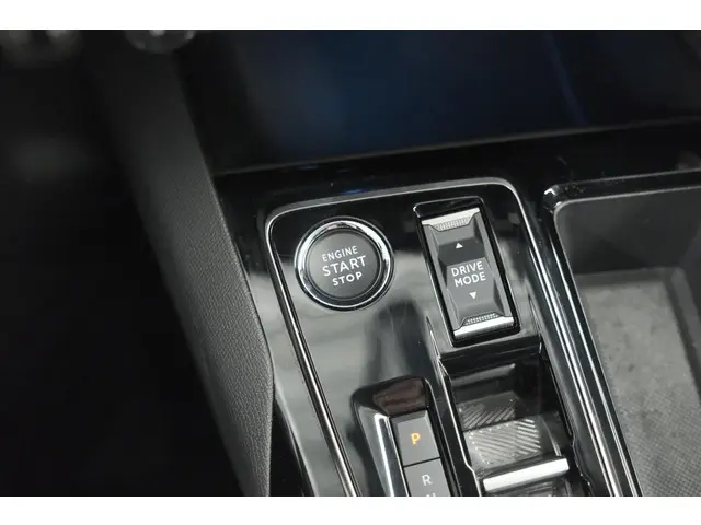 Peugeot 3008 HYbrid4 300 GT 2023 Hybride Benzine 56