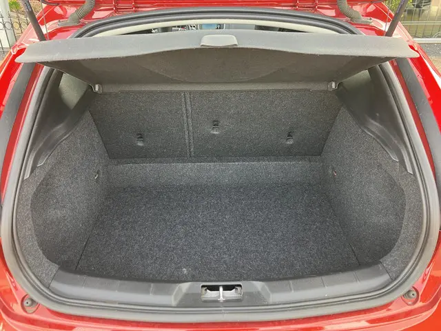 Volvo V40 Cross Country 1.5 T3 Summum 2016 Benzine 32