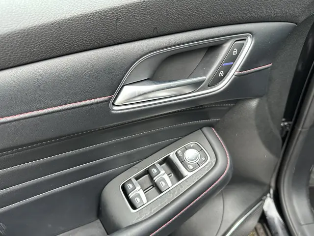 MG EHS 1.5 TGDI Luxury 2023 Hybride Benzine 16