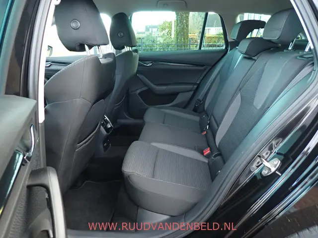 Škoda Octavia Combi Business Edition Plus 2021 Benzine 11