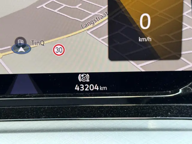 Volkswagen Golf 1.0 eTSI Life Business 2022 Benzine 8