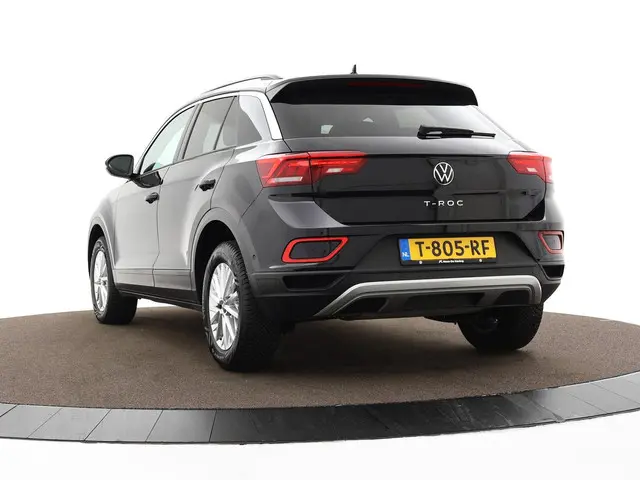 Volkswagen T-Roc 1.5 TSI 150pk DSG Life 2023 Benzine 23