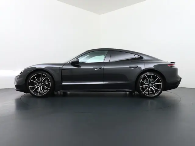 Porsche Taycan Performance 84 kWh 2023 Elektrisch 4