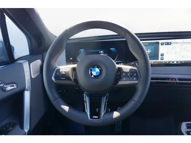 BMW iX xDrive60 2025 Elektrisch 12