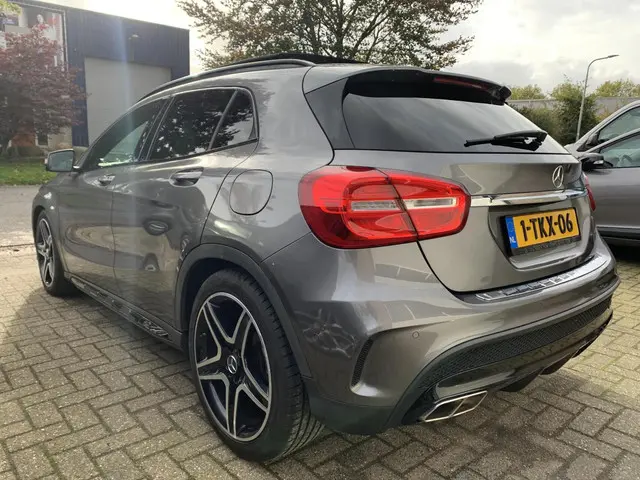 Mercedes-Benz GLA 200 Prestige Comfort 2014 Benzine 4