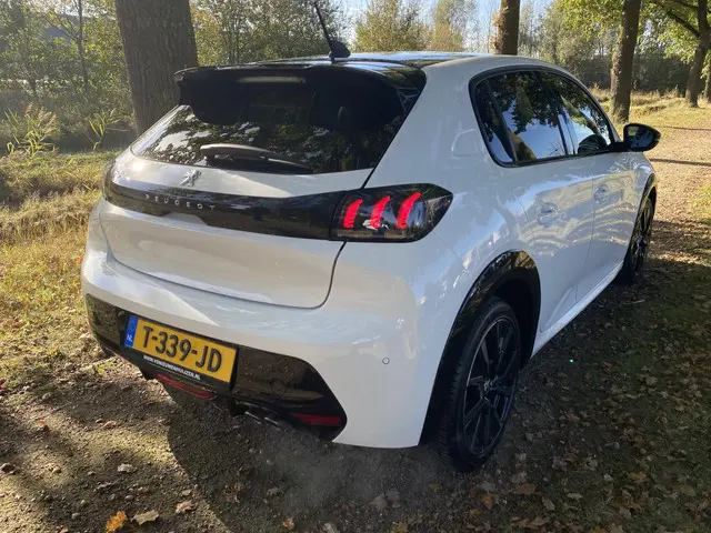 Peugeot 208 1.2 PureTech GT 2023 Benzine 8