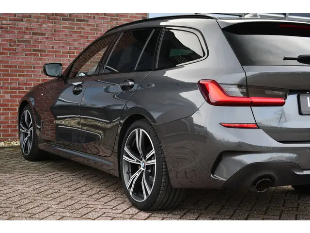 BMW 3 Serie Touring 320i M-Sport 2020 Benzine 34