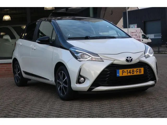 Toyota Yaris 1.5 VVT-i Dynamic 2019 Benzine 6