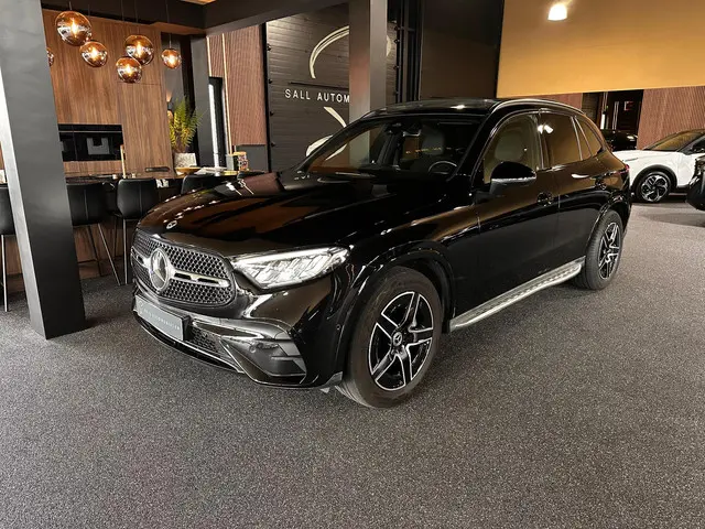 Mercedes-Benz GLC 200 4MATIC AMG Line 2023 Benzine