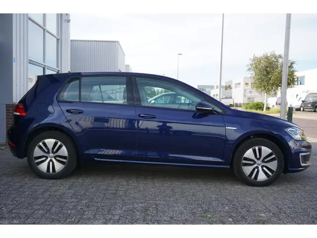 Volkswagen e-Golf Blauw 2017 2017 Elektrisch 8