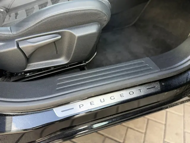 Peugeot 2008 1.2 PureTech GT|Focal|Automaat 2020 Benzine 24