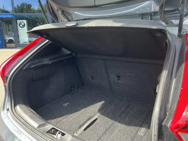 Volvo V40 1.5 T3 Polar+ Sport 2019 Benzine 9