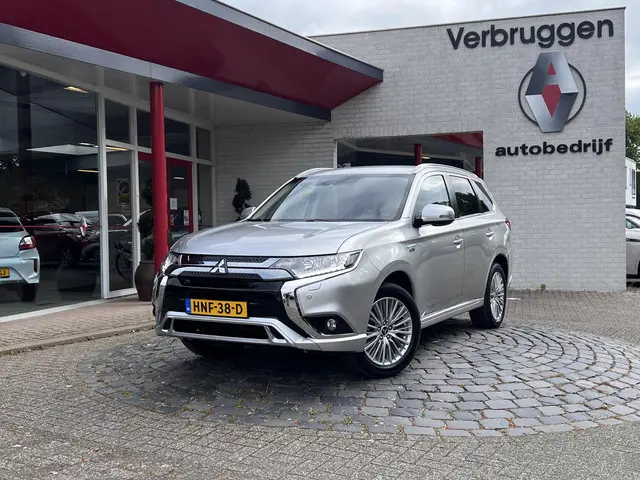 Mitsubishi Outlander 2.4 PHEV Pure+ 2020 Hybride Benzine 20