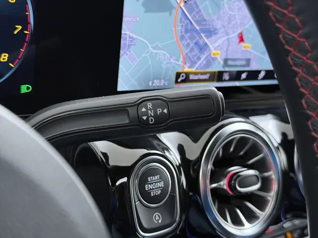 Mercedes-Benz GLA 180 AMG line 2021 Benzine 23