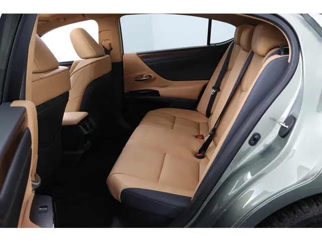 Lexus ES 300h Executive Line 2024 Hybride Benzine 54