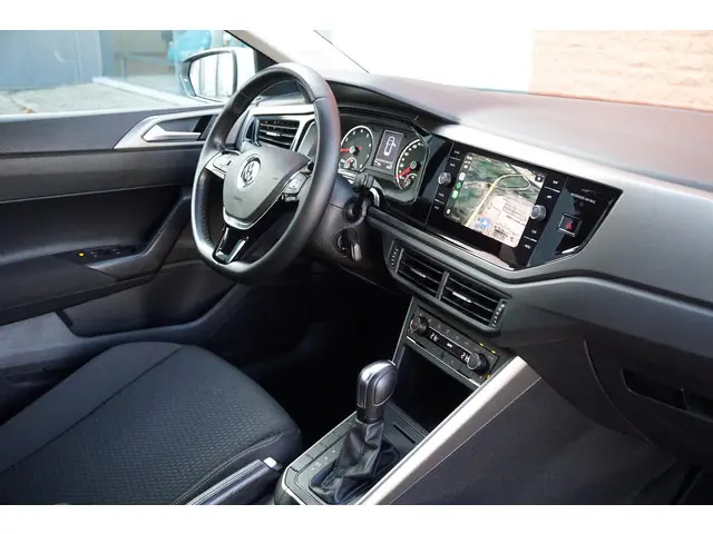 Volkswagen Polo 1.0 TSI Comfortline 2021 Benzine 24