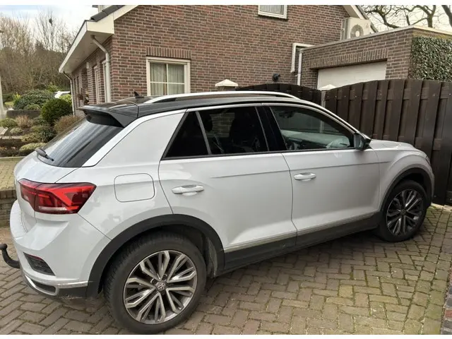Volkswagen T-Roc 1.5 TSI Sport | 150pk 2018 Benzine 2